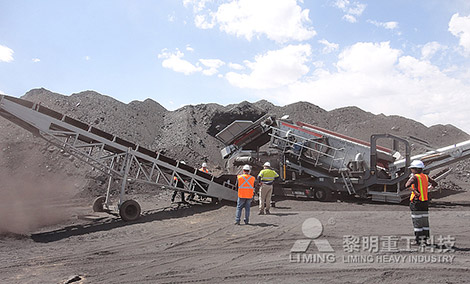 移动破碎站建筑垃圾破碎现场
